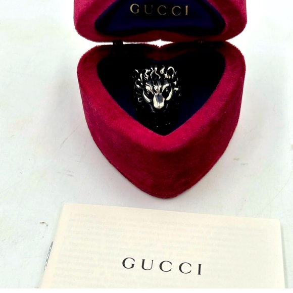 Women's Gucci Lionhead, motif sterling silver ring
Size 8-8.5 
Made in Italy - Picture 1 of 10